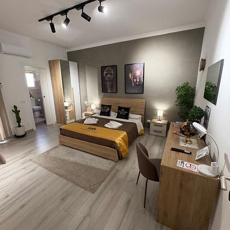 La Via Di Mezzo Apartment Катания Екстериор снимка