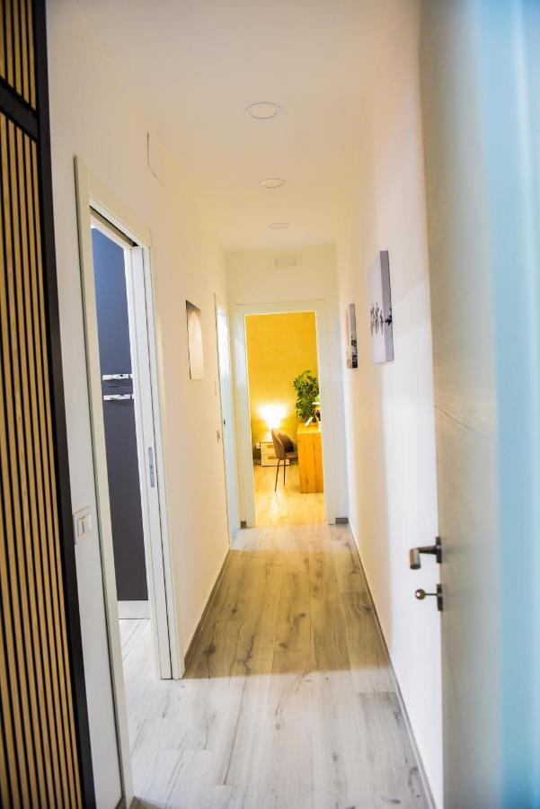 La Via Di Mezzo Apartment Катания Екстериор снимка
