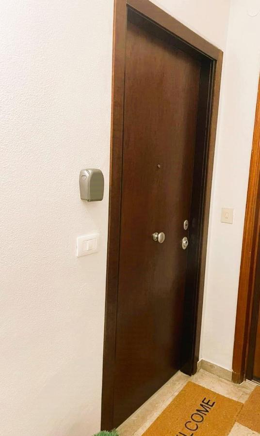 La Via Di Mezzo Apartment Катания Екстериор снимка