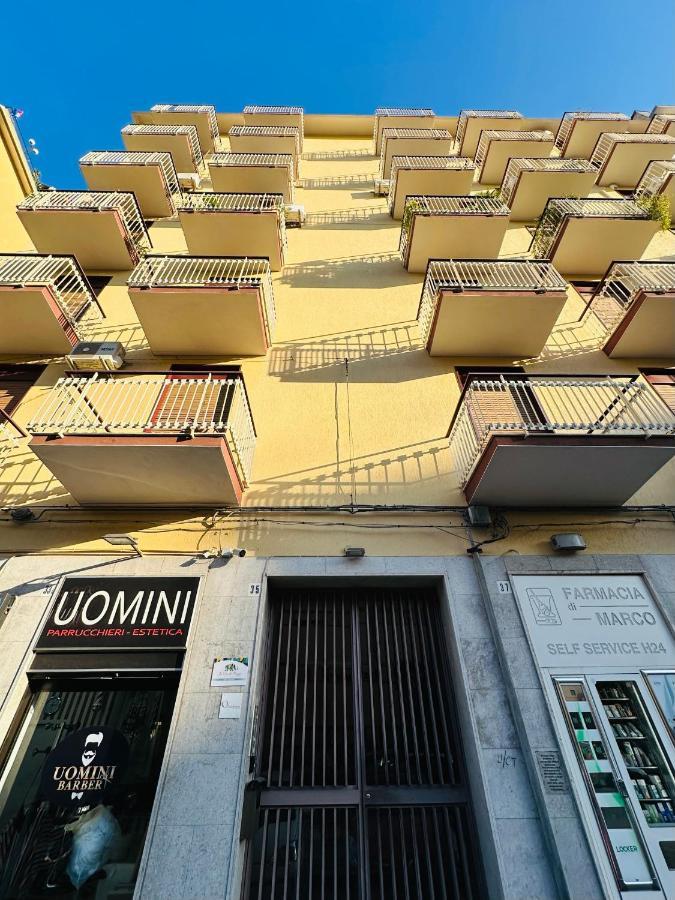 La Via Di Mezzo Apartment Катания Екстериор снимка
