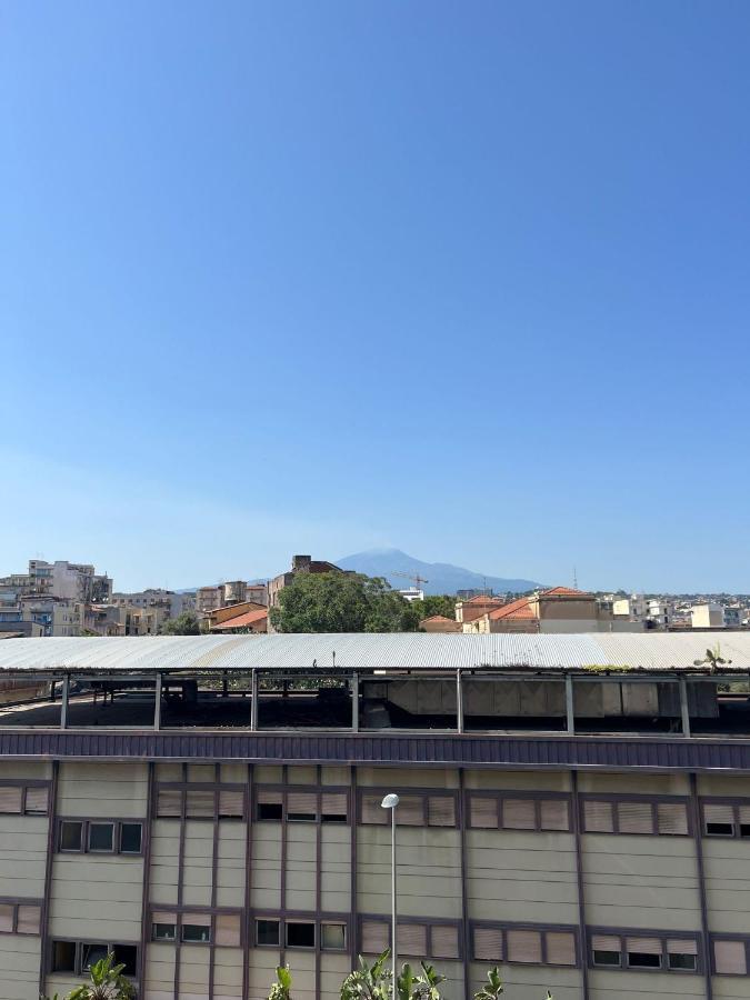 La Via Di Mezzo Apartment Катания Екстериор снимка