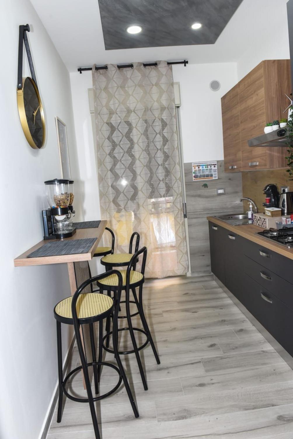 La Via Di Mezzo Apartment Катания Екстериор снимка