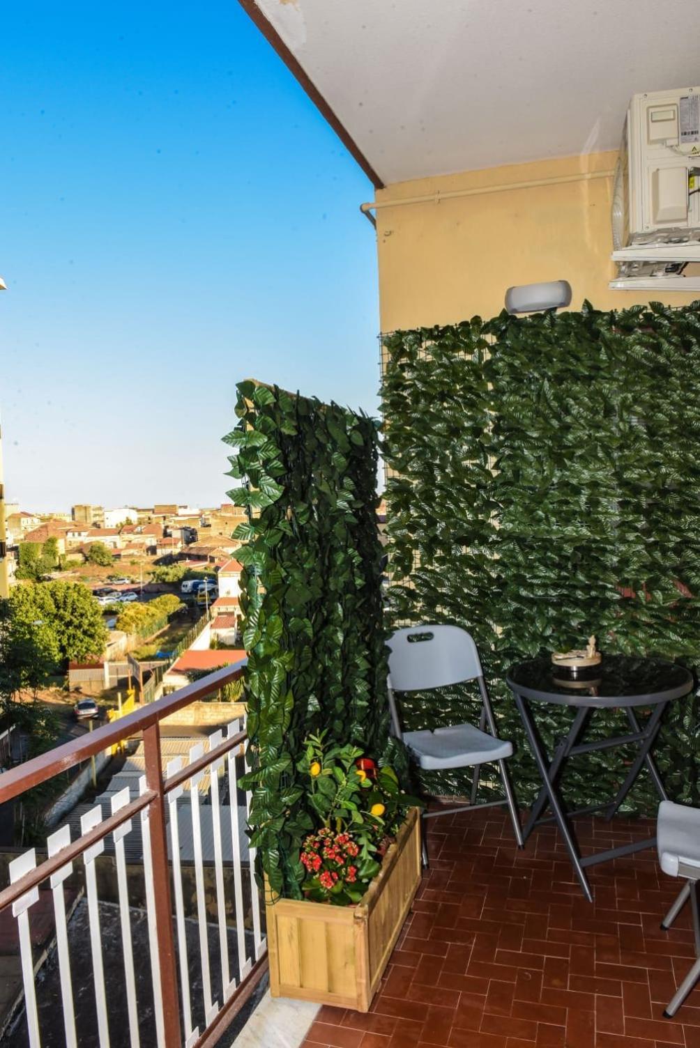 La Via Di Mezzo Apartment Катания Екстериор снимка