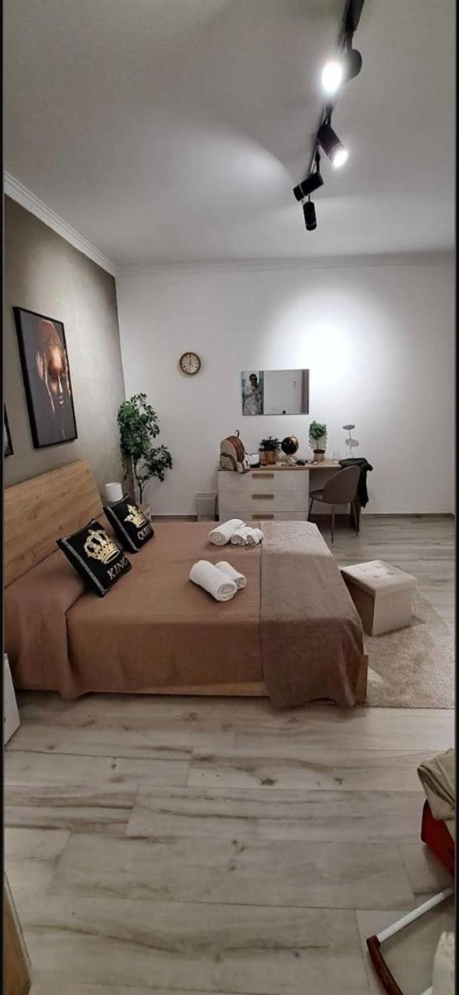 La Via Di Mezzo Apartment Катания Екстериор снимка