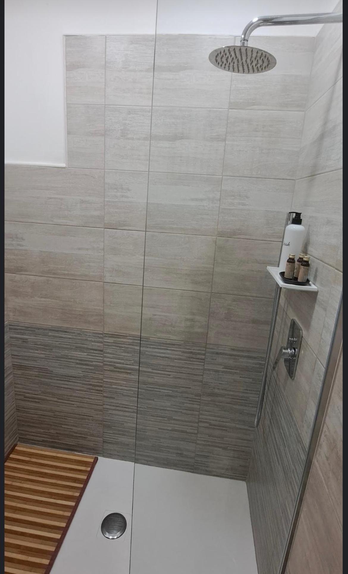 La Via Di Mezzo Apartment Катания Екстериор снимка