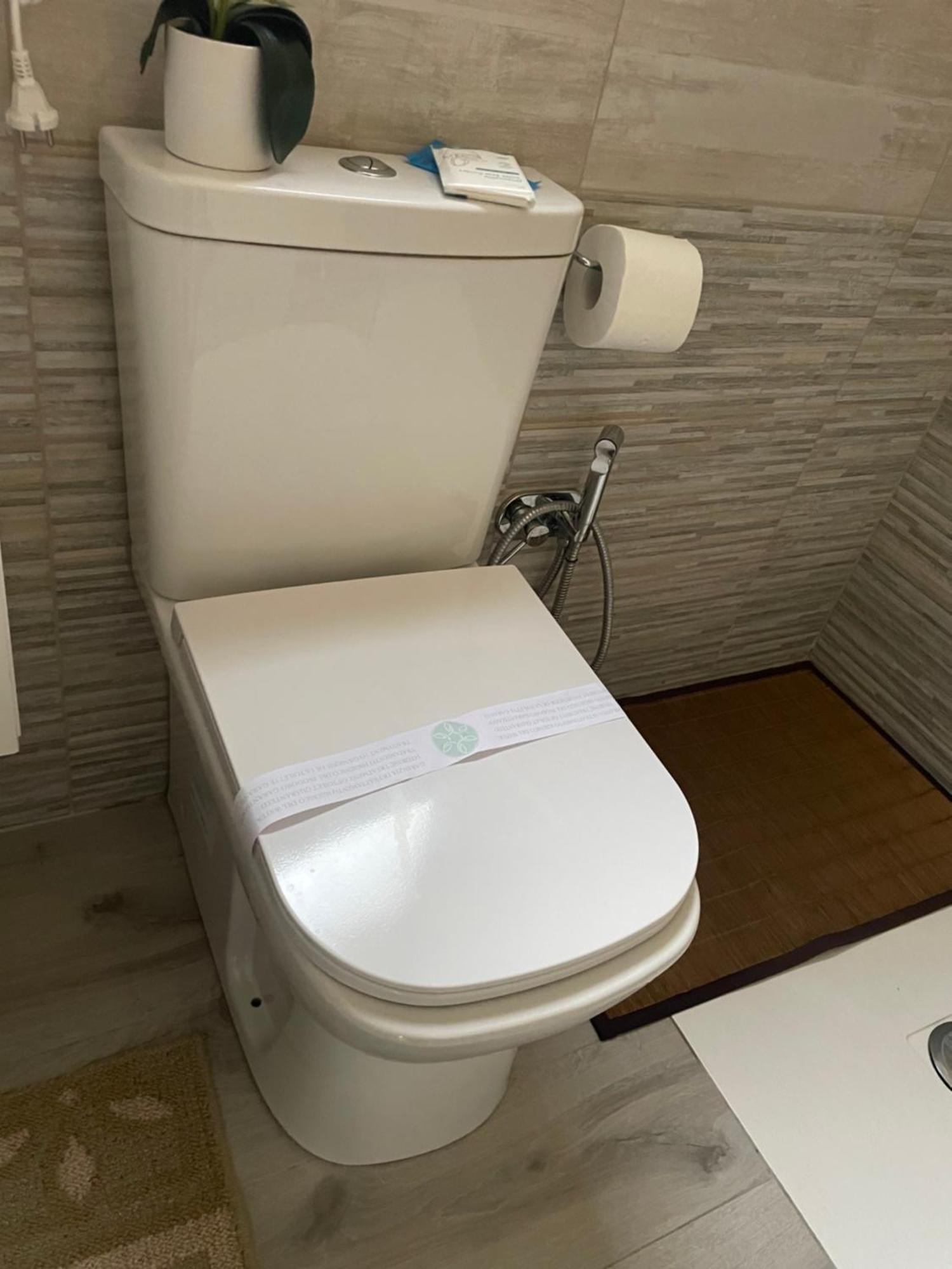 La Via Di Mezzo Apartment Катания Екстериор снимка