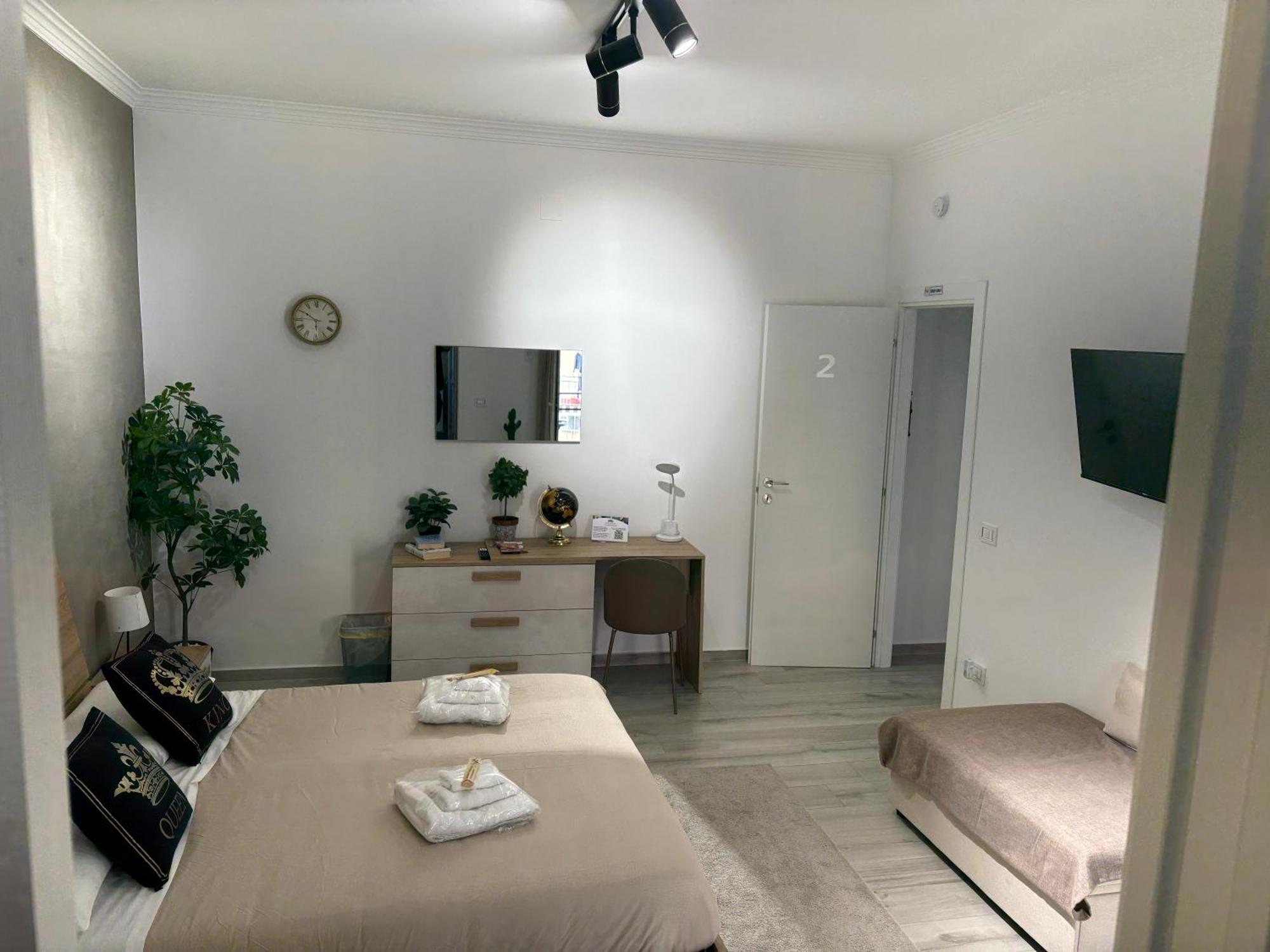 La Via Di Mezzo Apartment Катания Екстериор снимка